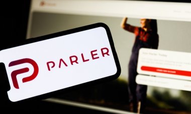 Глава социальной сети Parler не обещает быстрого восстановления её работы