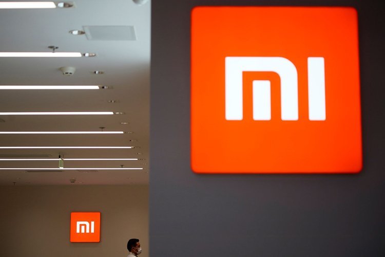 Xiaomi запатентовала смартфон, раздвигающийся с двух сторон